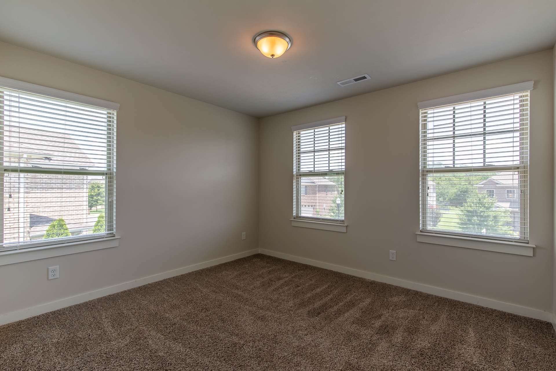 3157 Rift Ln