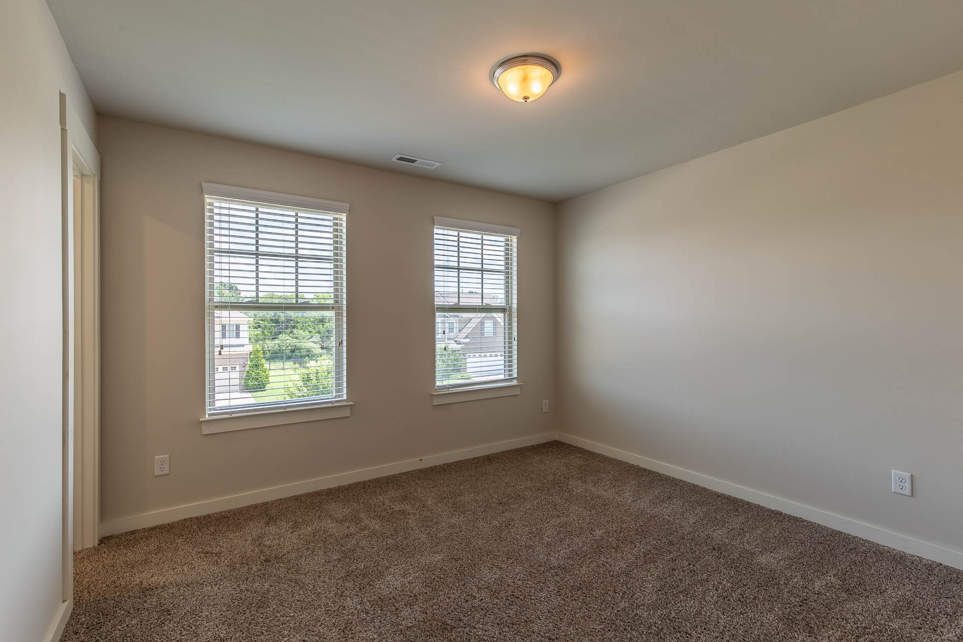 3157 Rift Ln