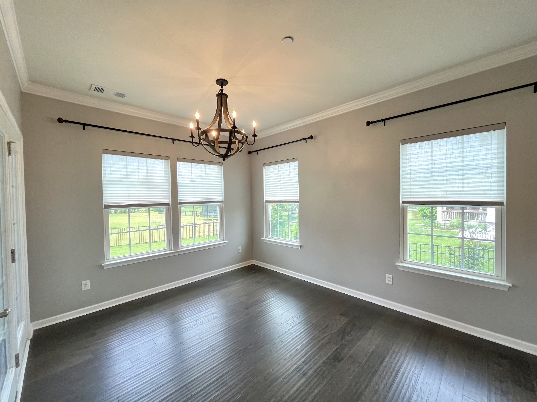 3012 Ledgebrook Dr
