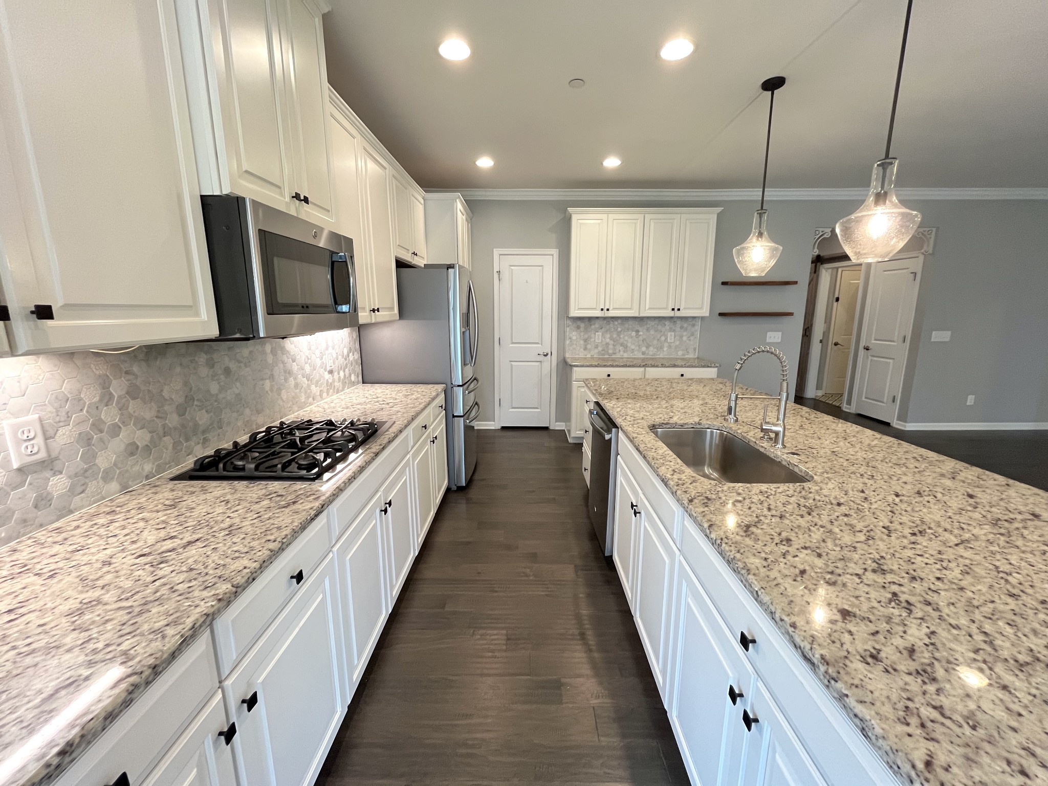 3012 Ledgebrook Dr