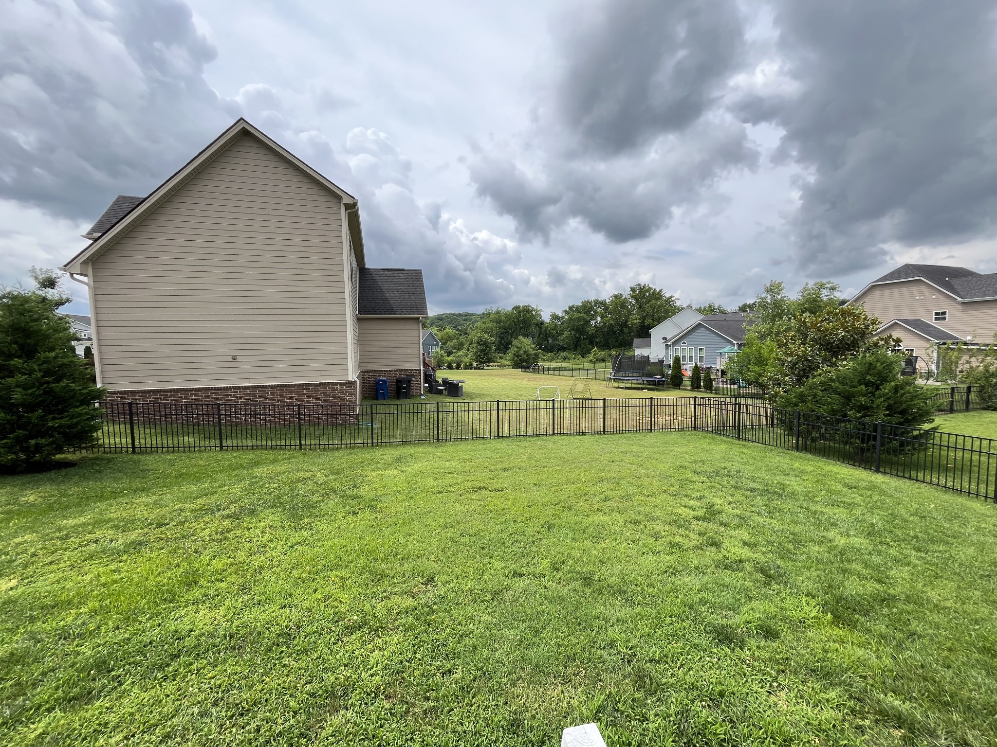 3012 Ledgebrook Dr