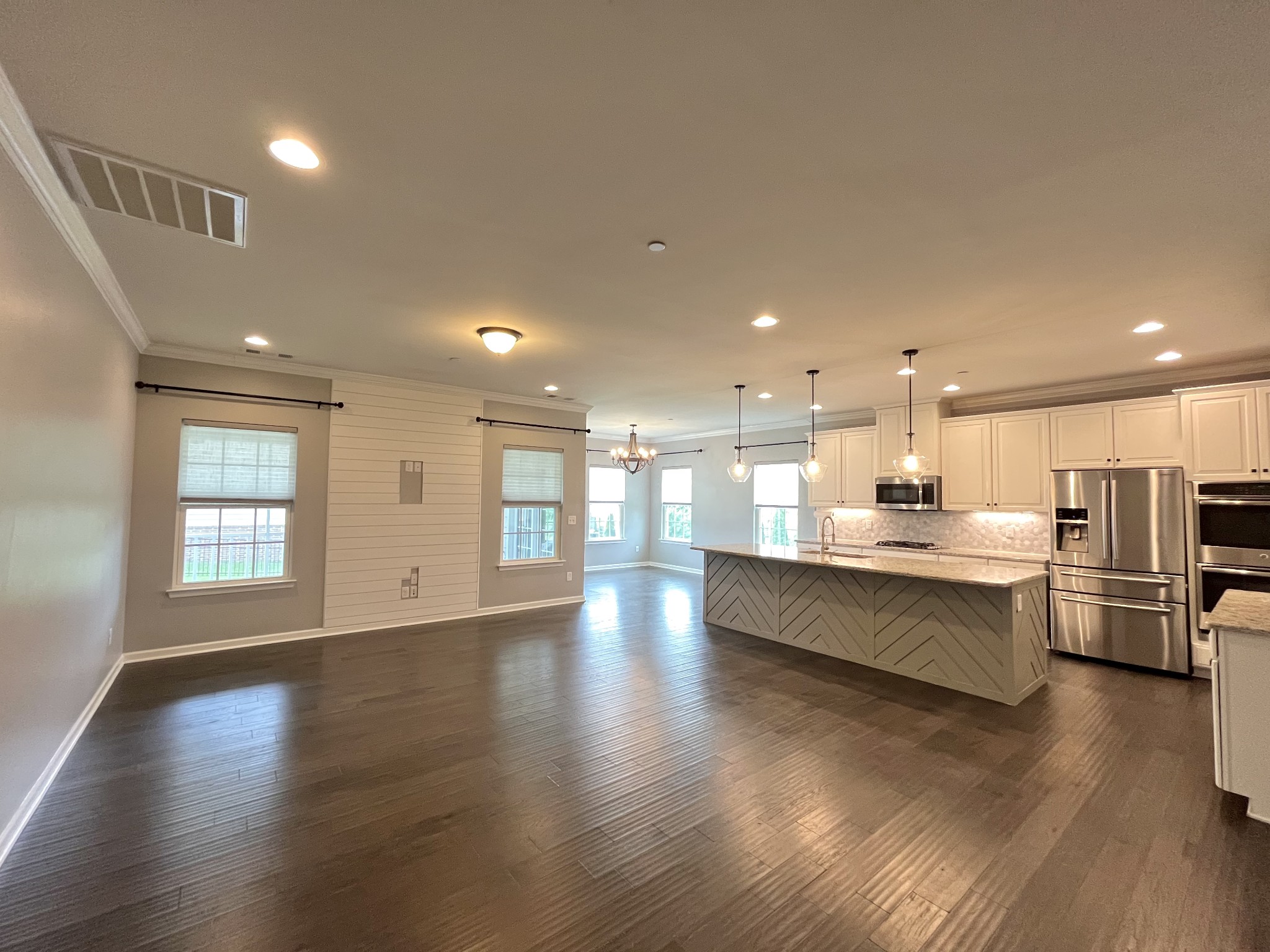 3012 Ledgebrook Dr
