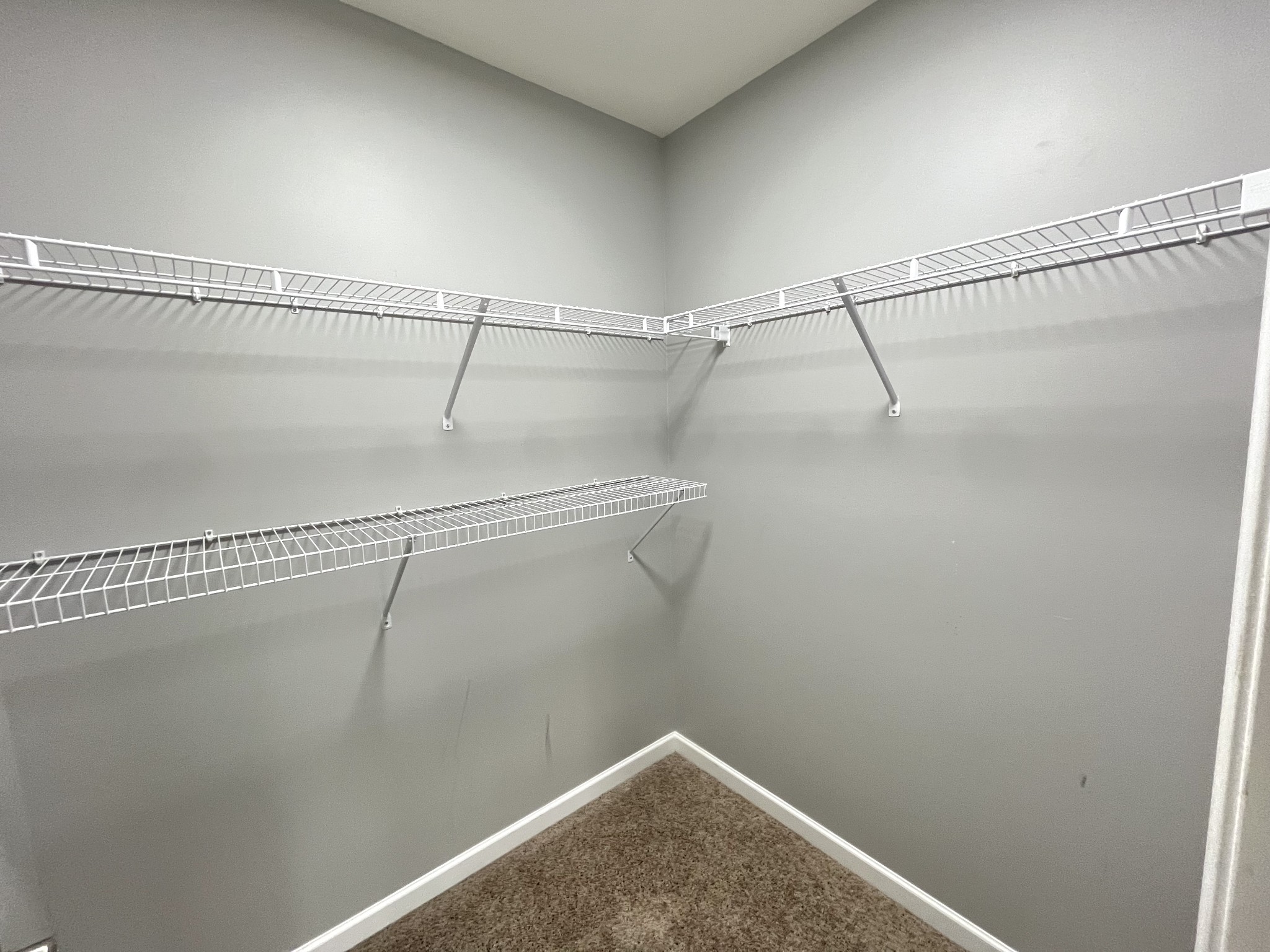 3012 Ledgebrook Dr