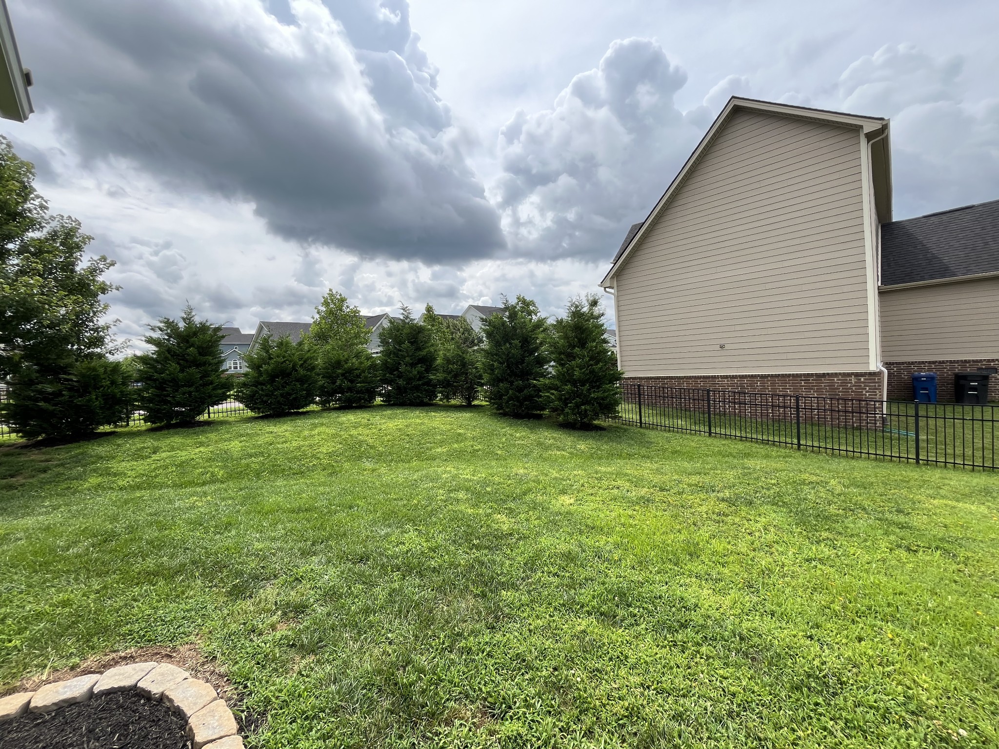 3012 Ledgebrook Dr