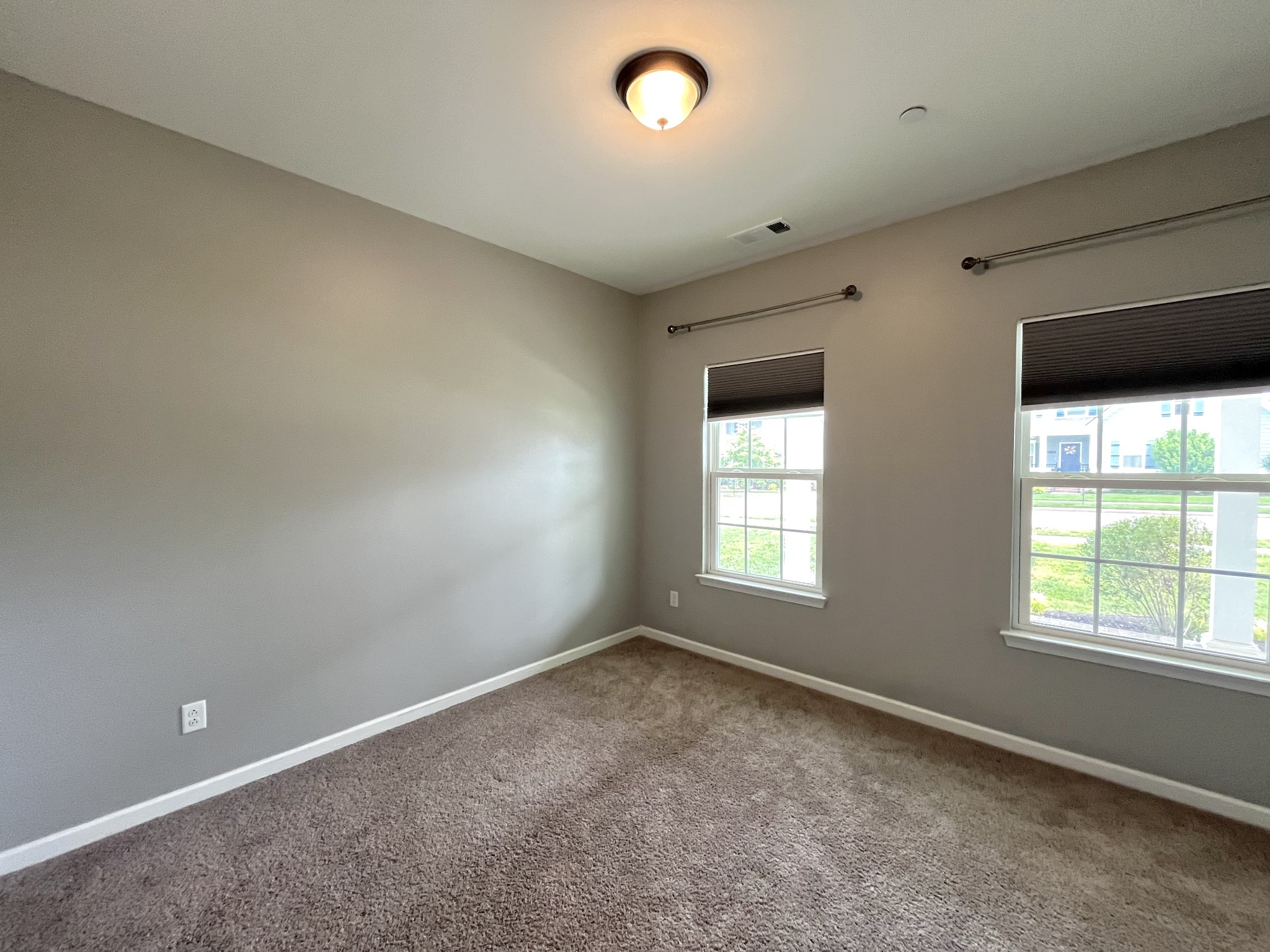 3012 Ledgebrook Dr