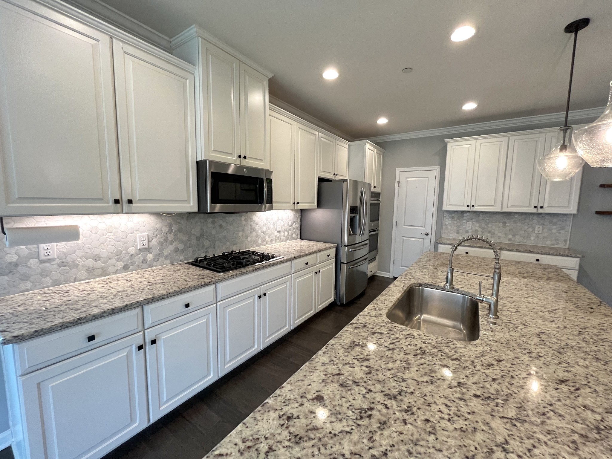 3012 Ledgebrook Dr
