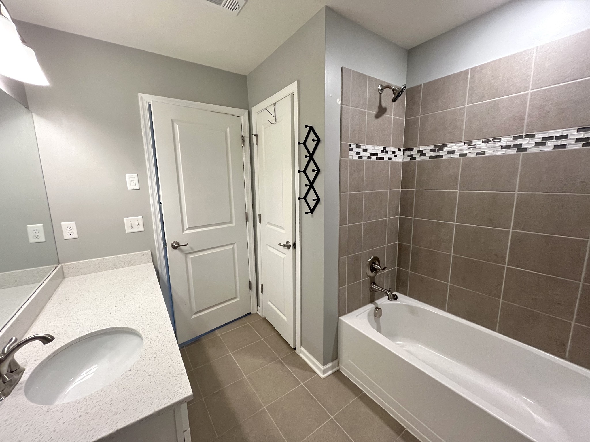 3012 Ledgebrook Dr