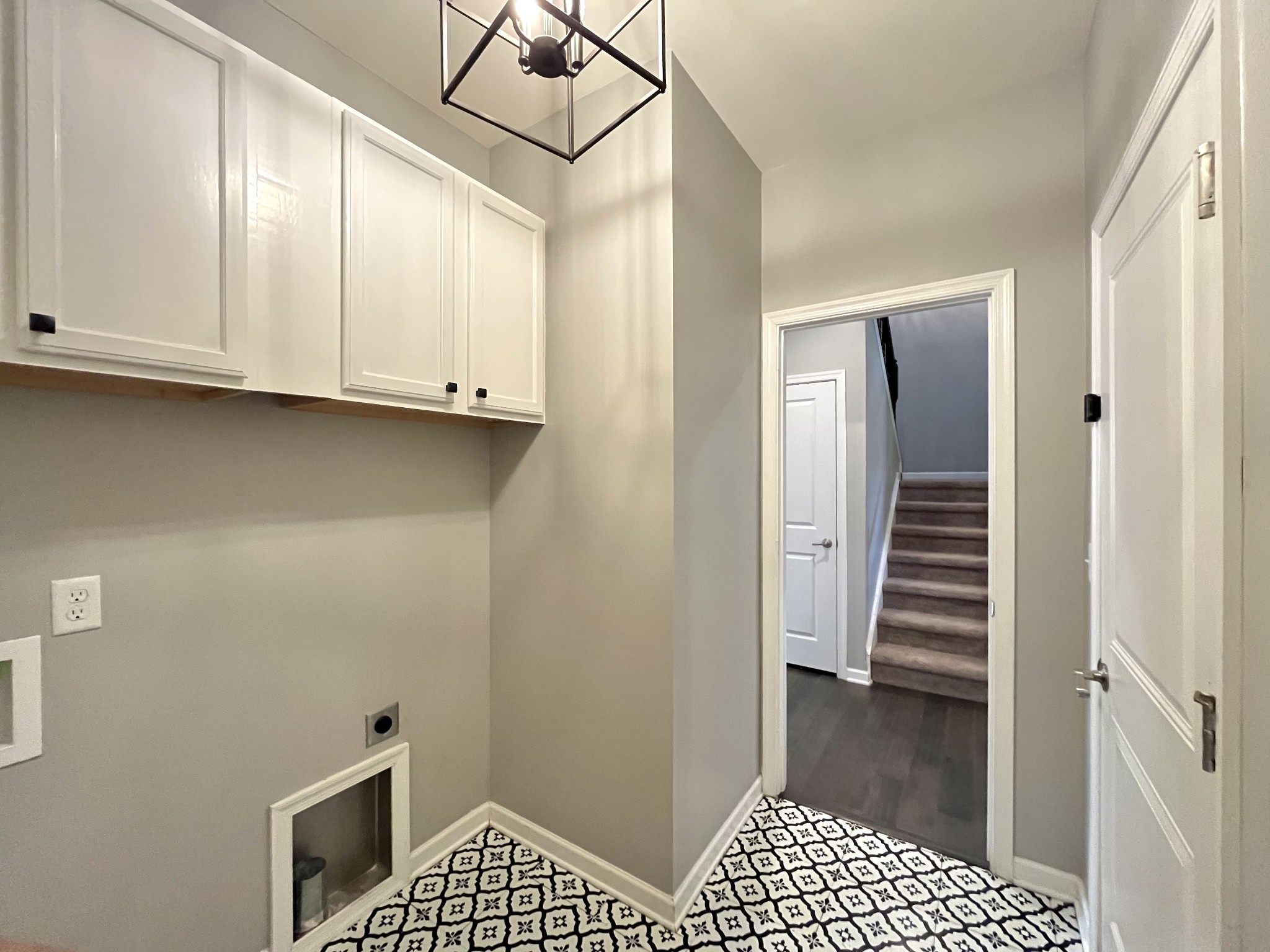 3012 Ledgebrook Dr