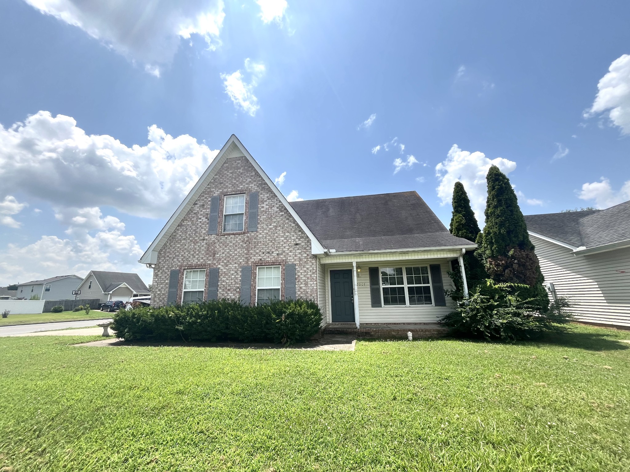 3001 Weybridge Dr