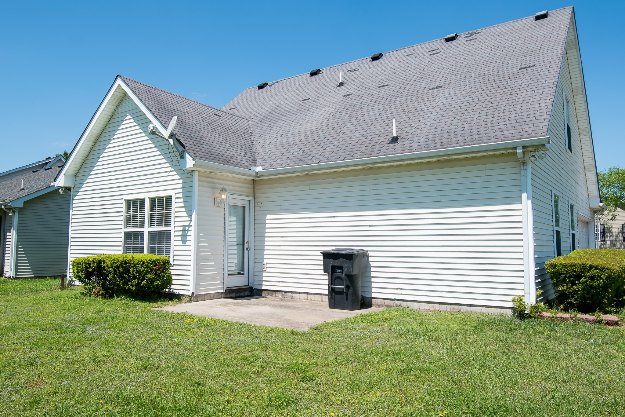 3001 Weybridge Dr