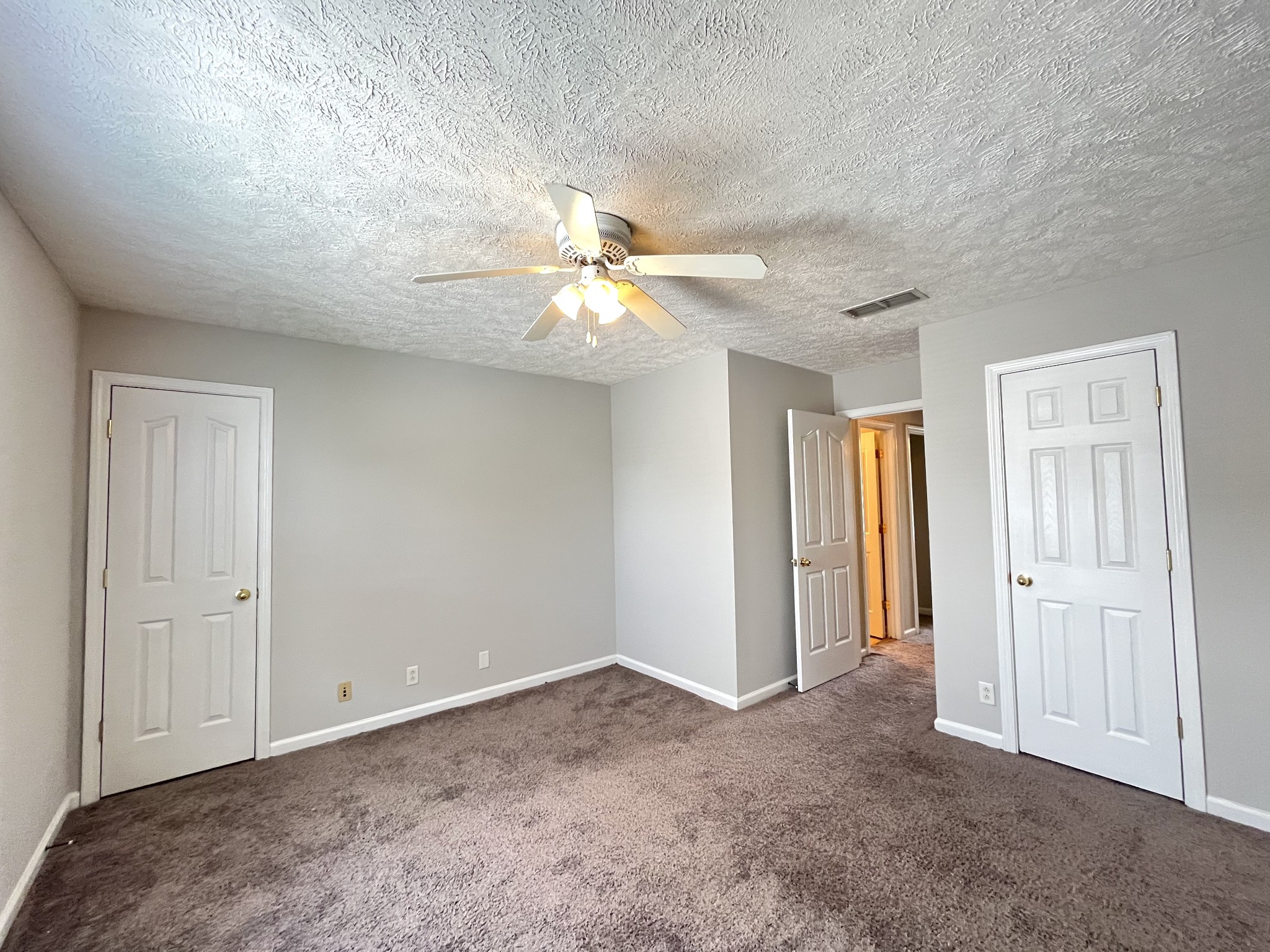 3001 Weybridge Dr