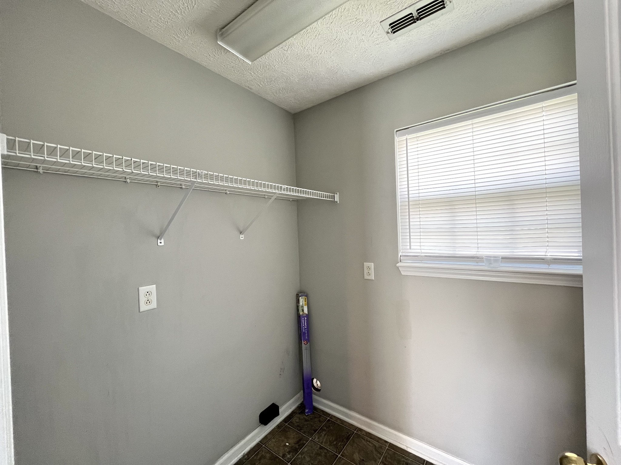 3001 Weybridge Dr