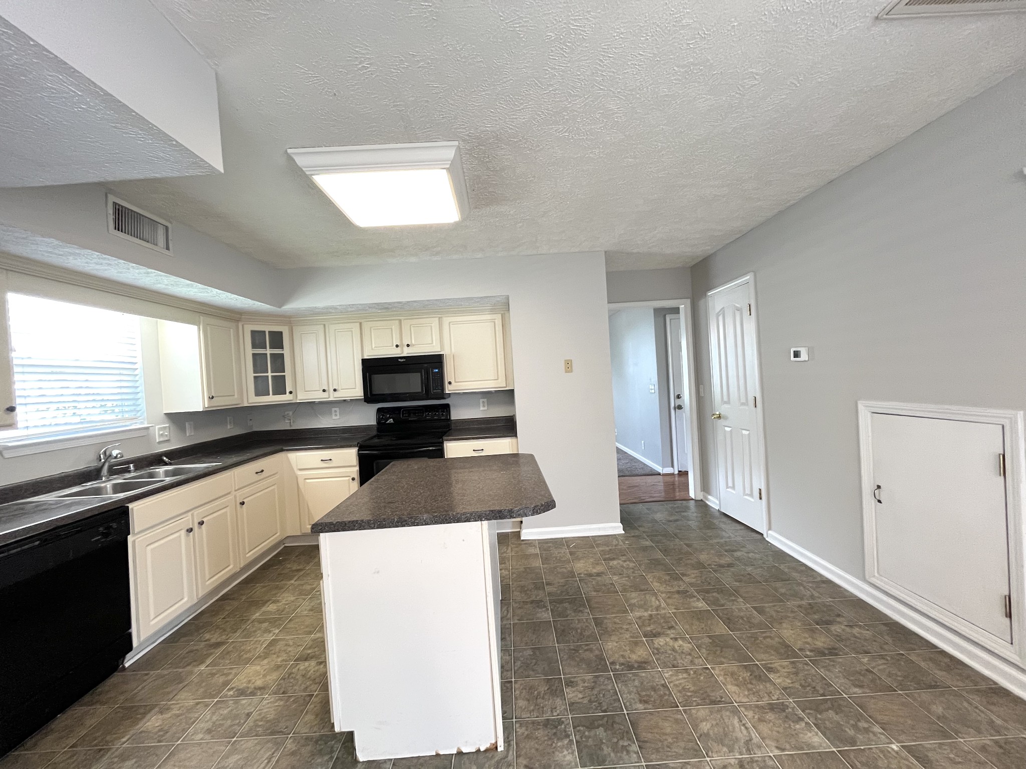 3001 Weybridge Dr