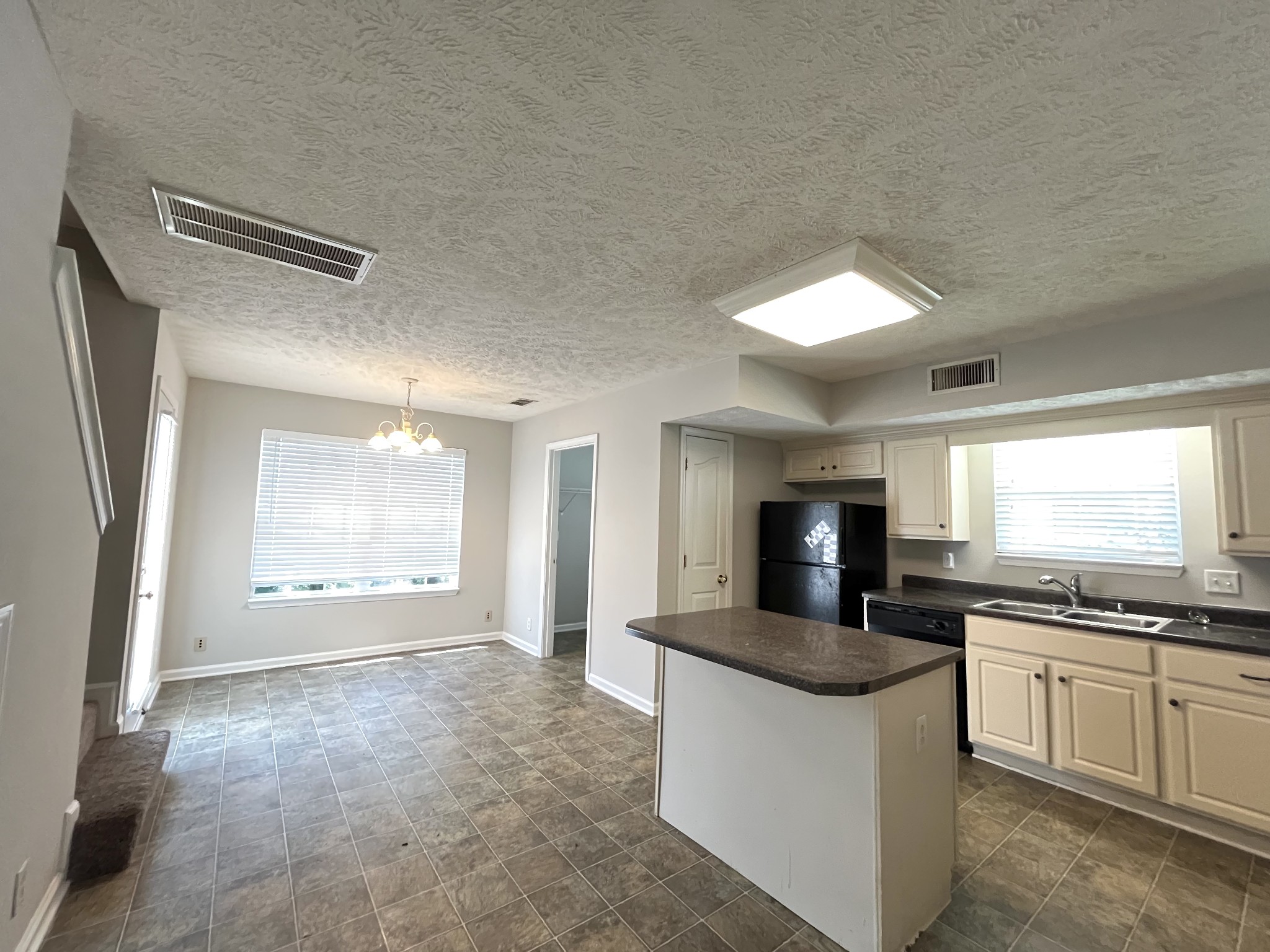 3001 Weybridge Dr