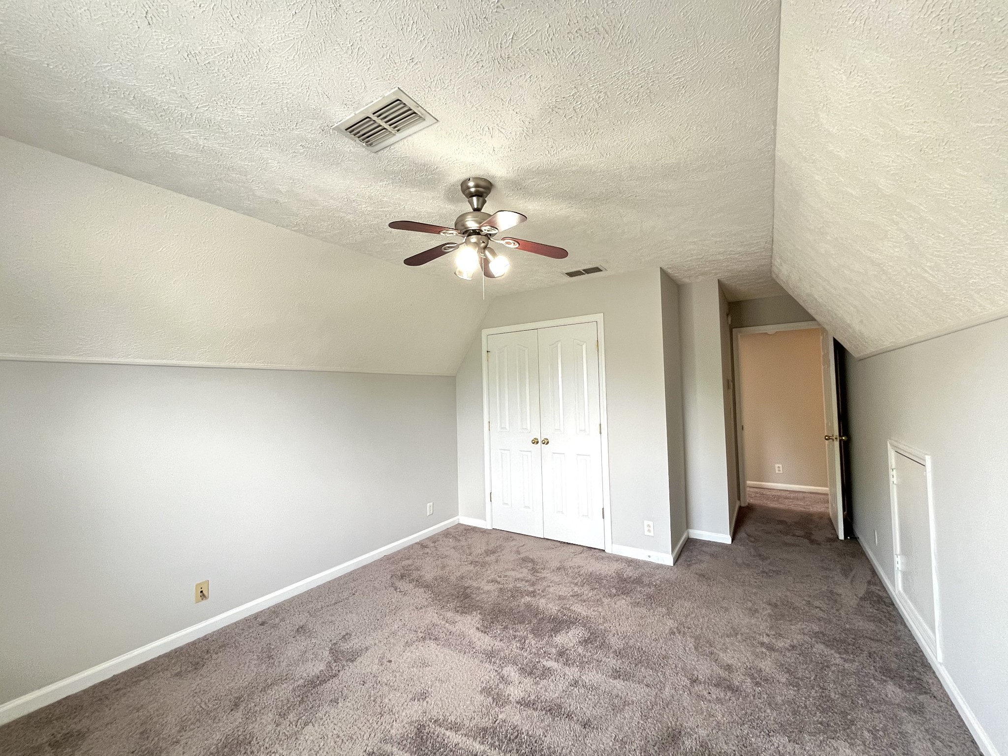 3001 Weybridge Dr