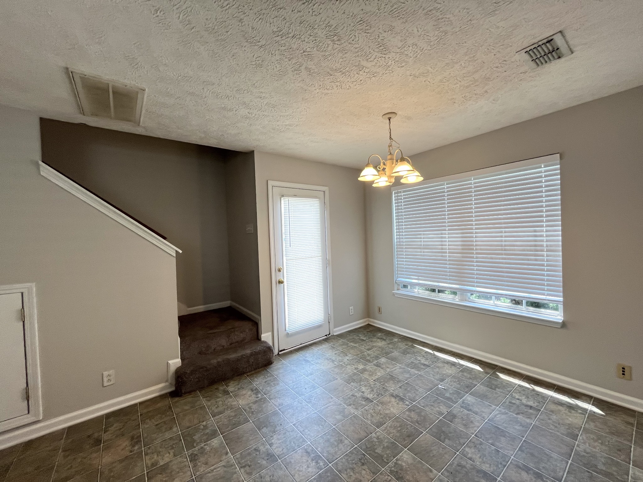 3001 Weybridge Dr