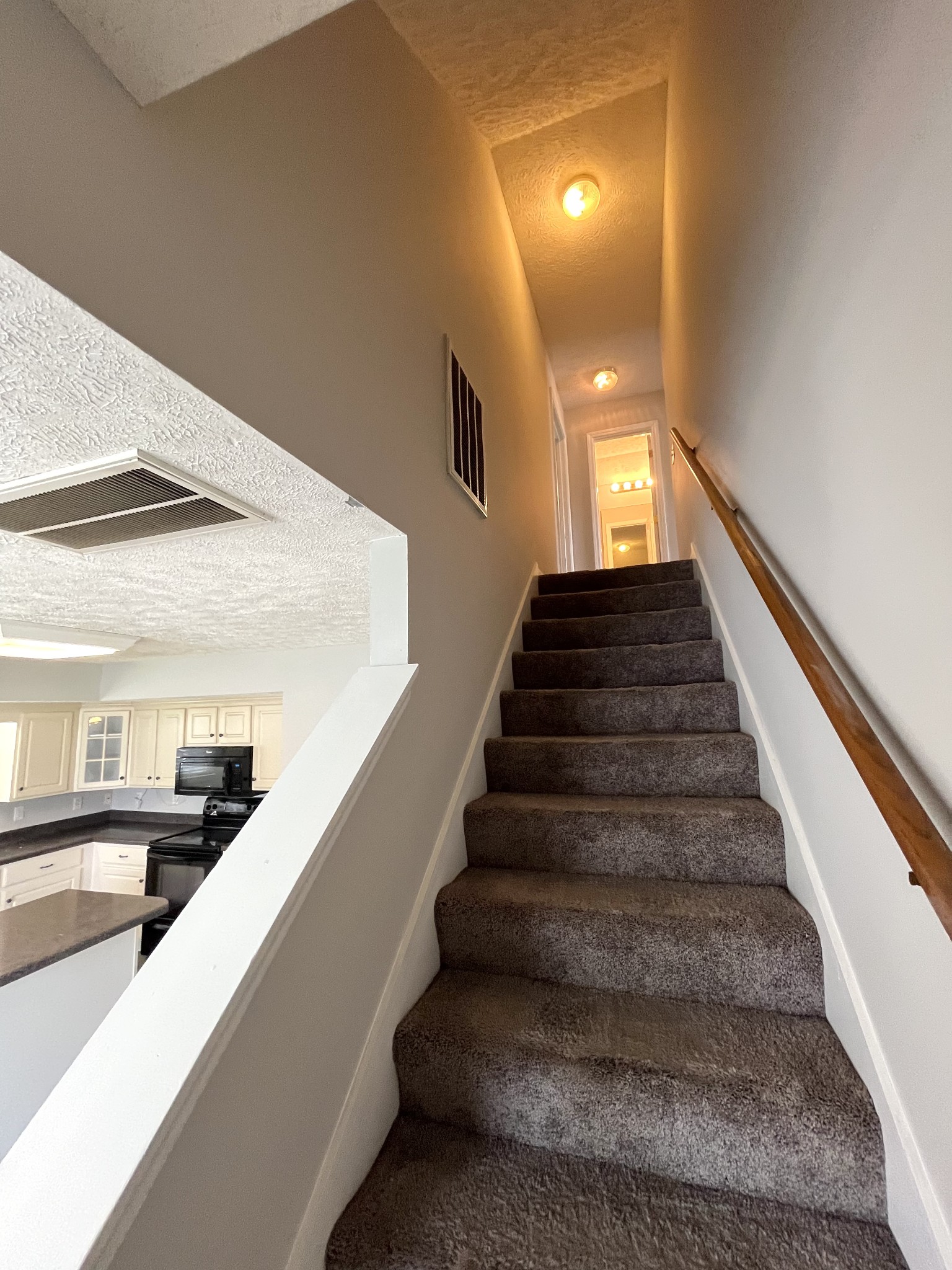 3001 Weybridge Dr