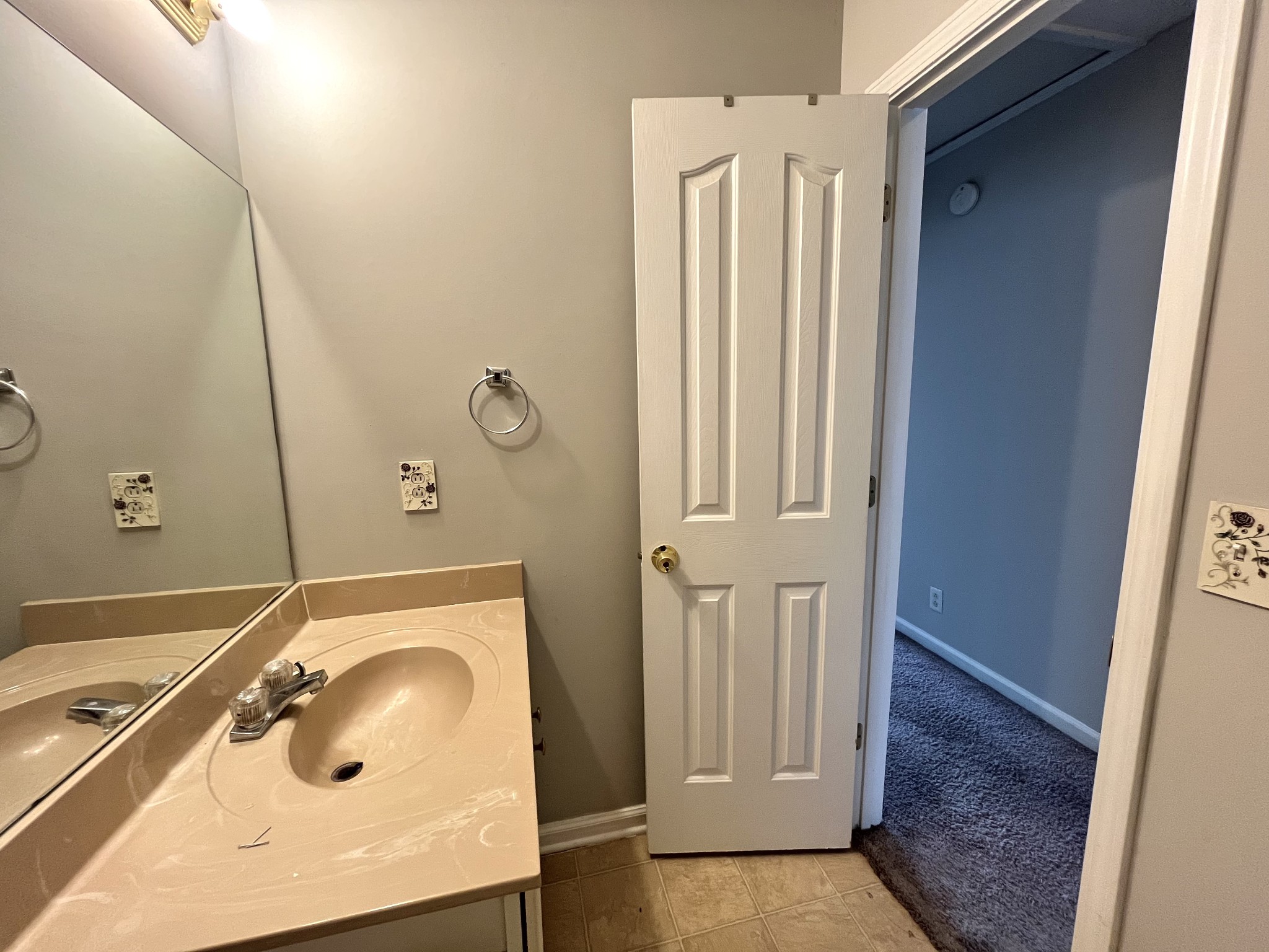 3001 Weybridge Dr