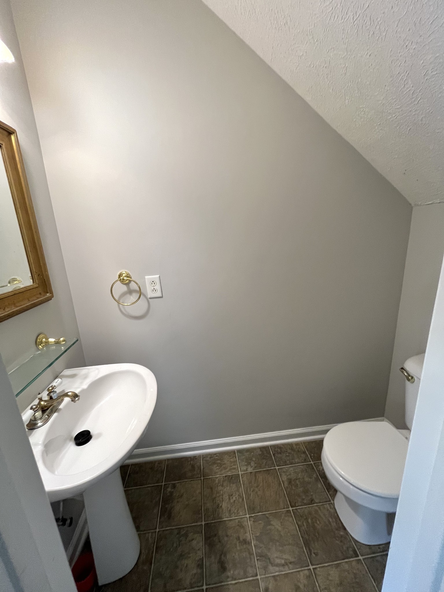 3001 Weybridge Dr