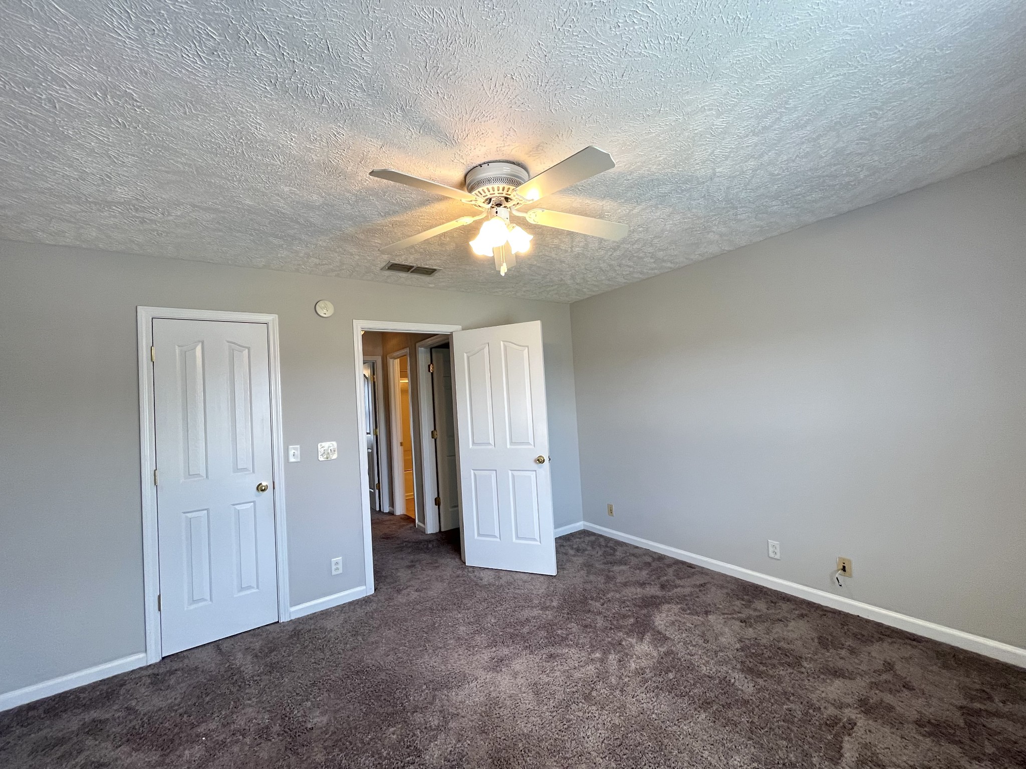 3001 Weybridge Dr