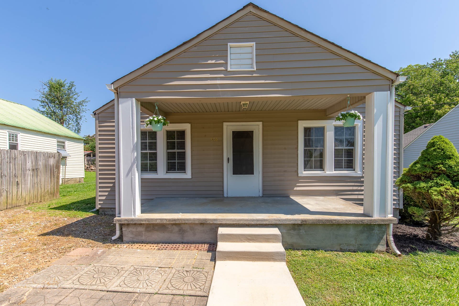 310 Carter St