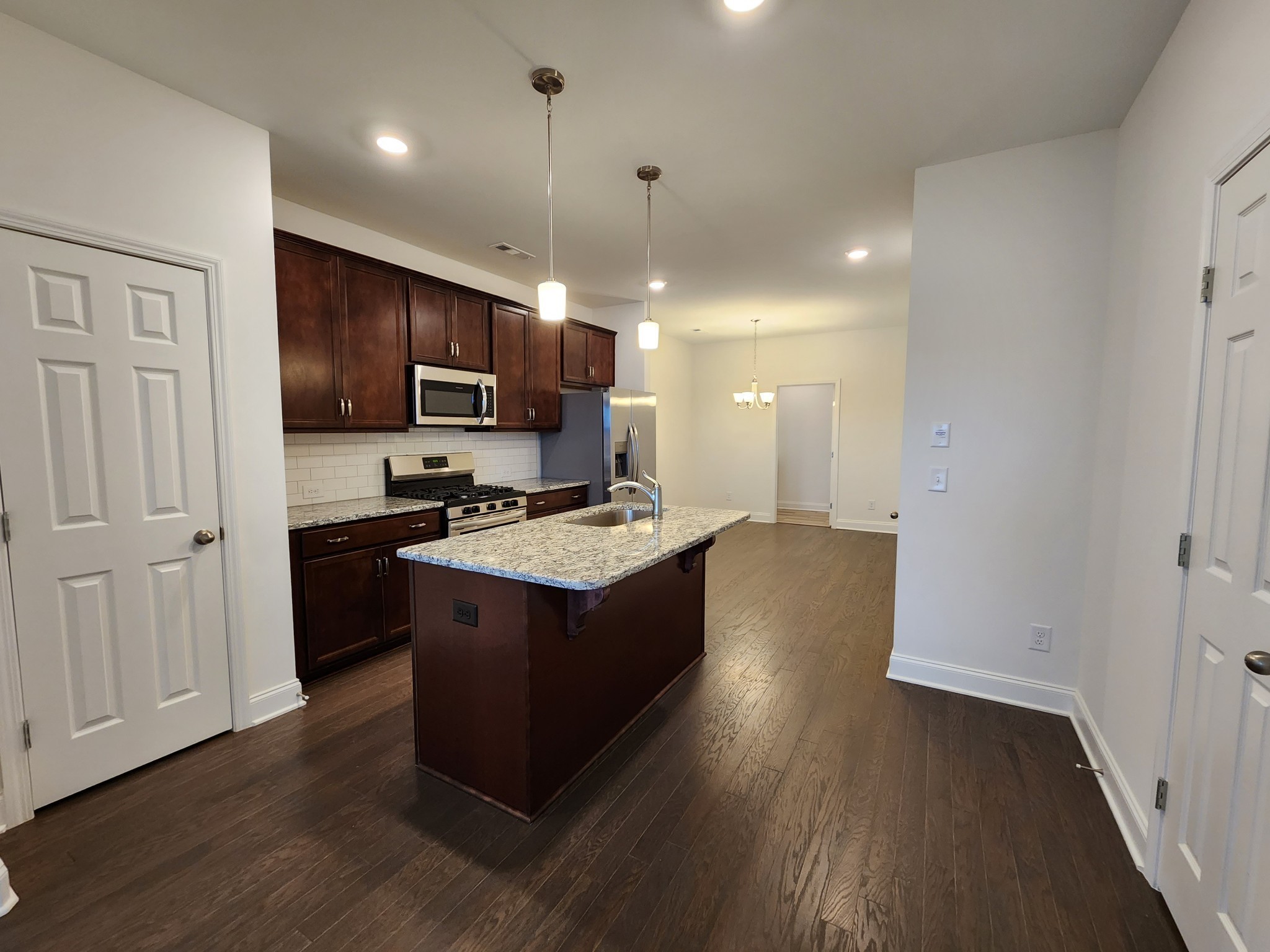 728 Hahn Ct