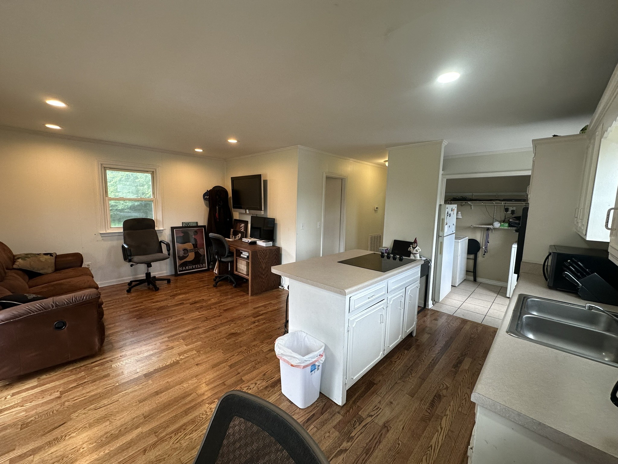 2039 W Jefferson Pike