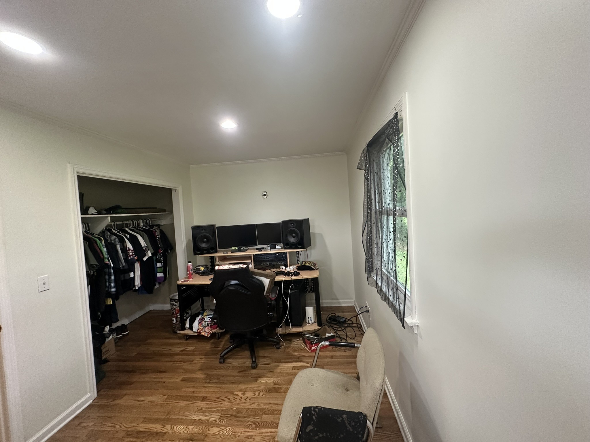 2039 W Jefferson Pike