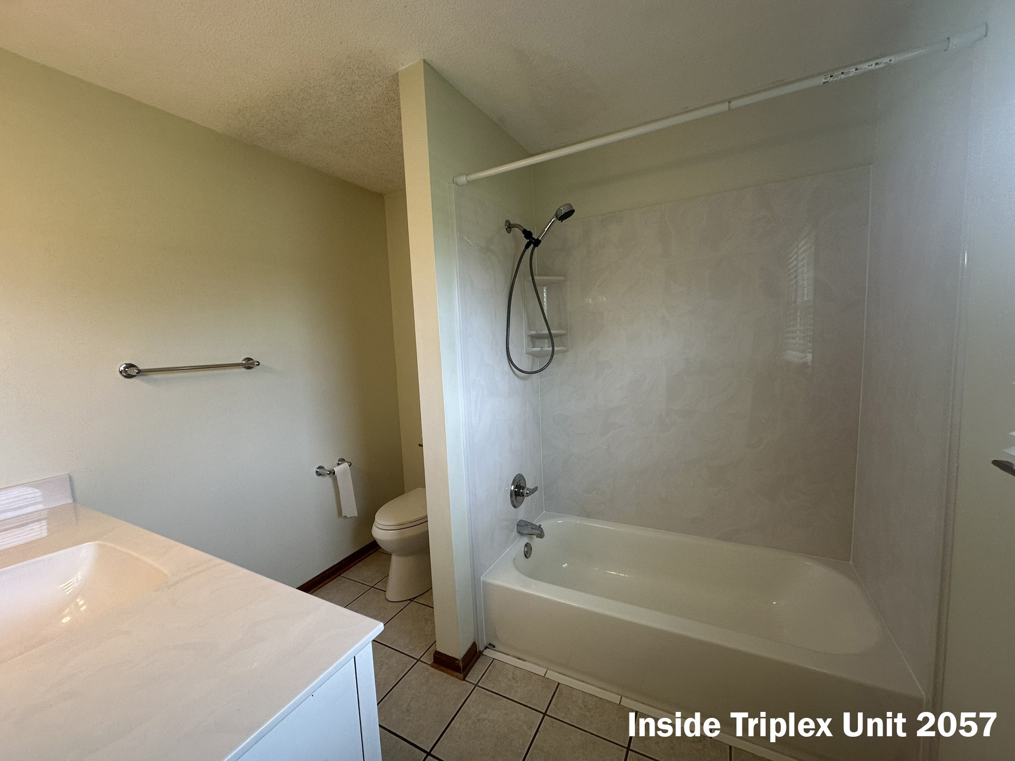 2053 W Jefferson Pike