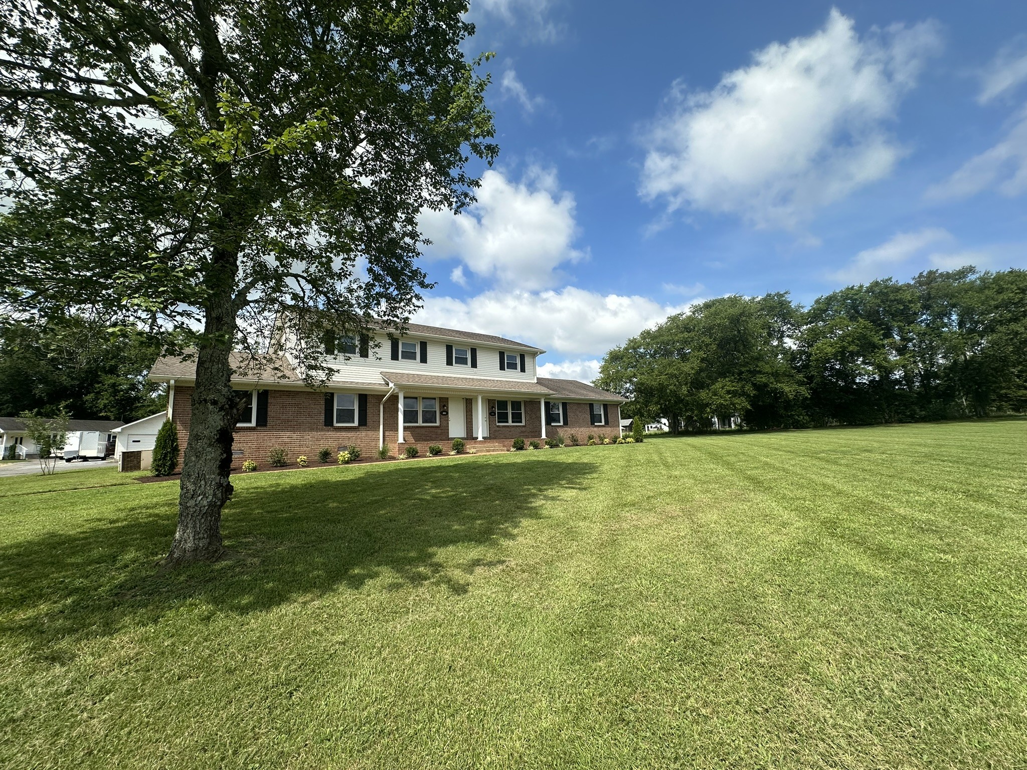 2053 W Jefferson Pike