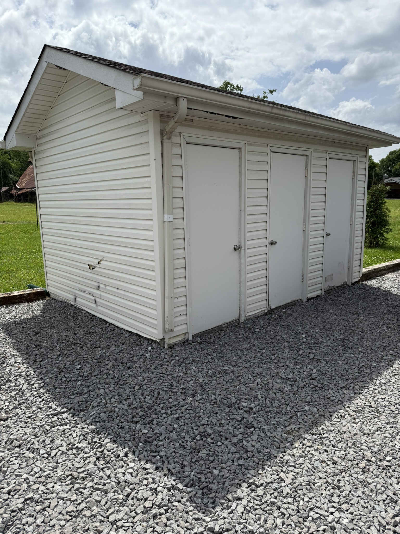 2053 W Jefferson Pike