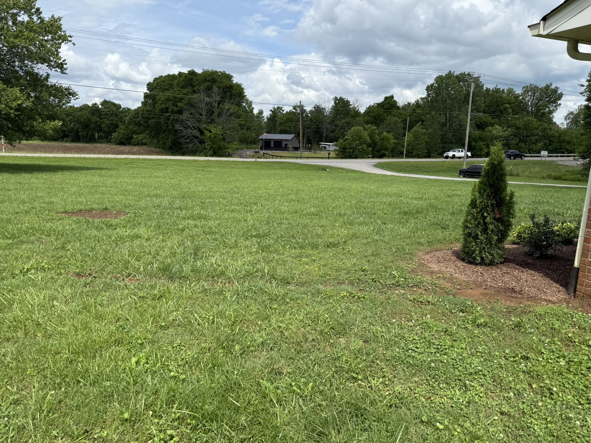 2053 W Jefferson Pike