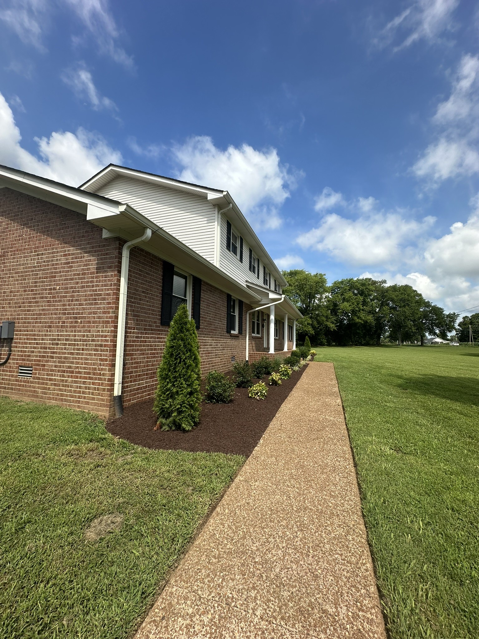 2053 W Jefferson Pike