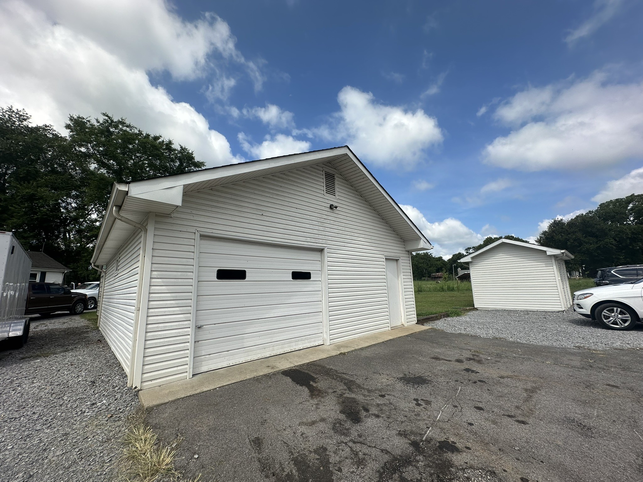 2053 W Jefferson Pike