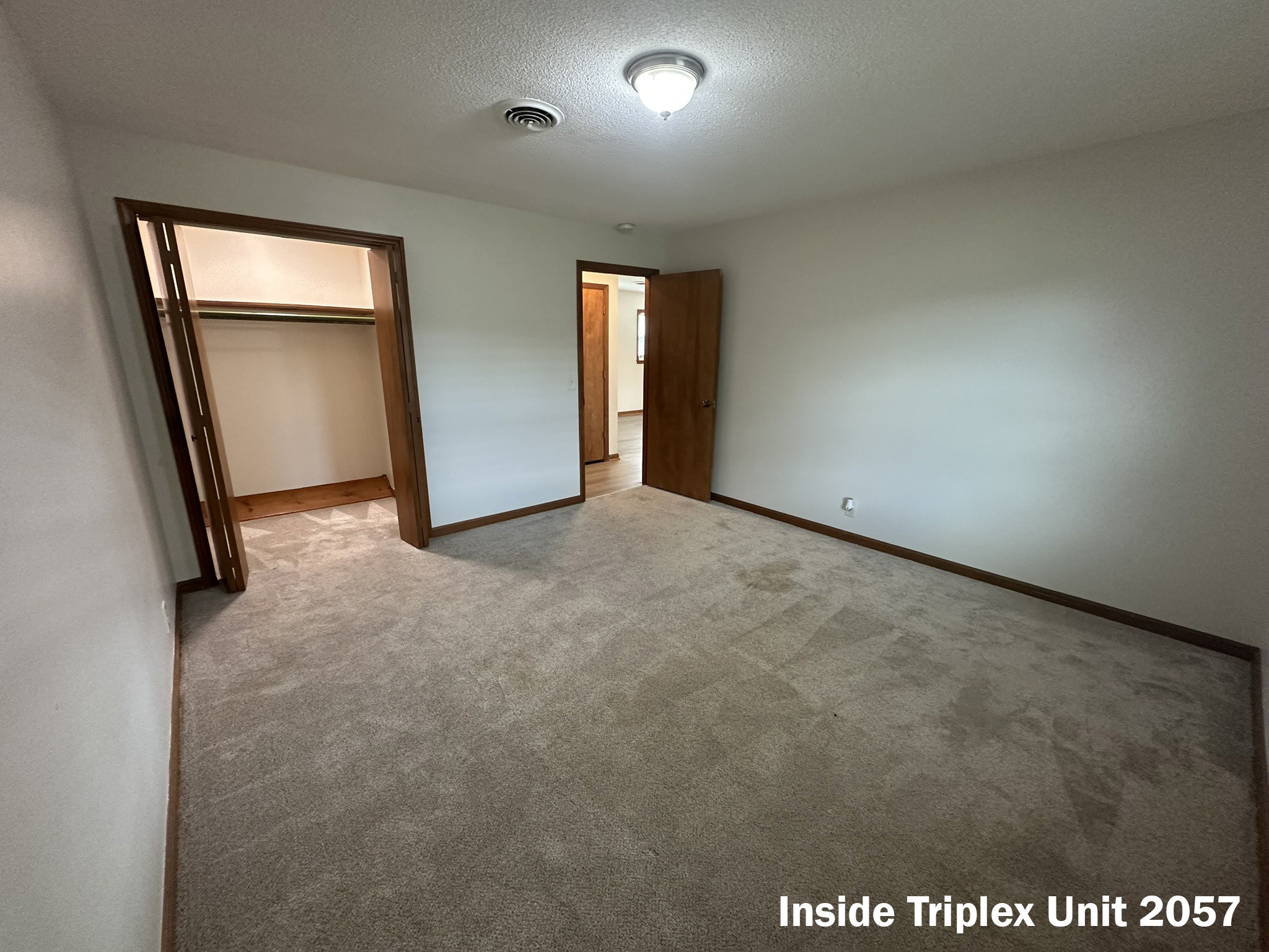 2053 W Jefferson Pike