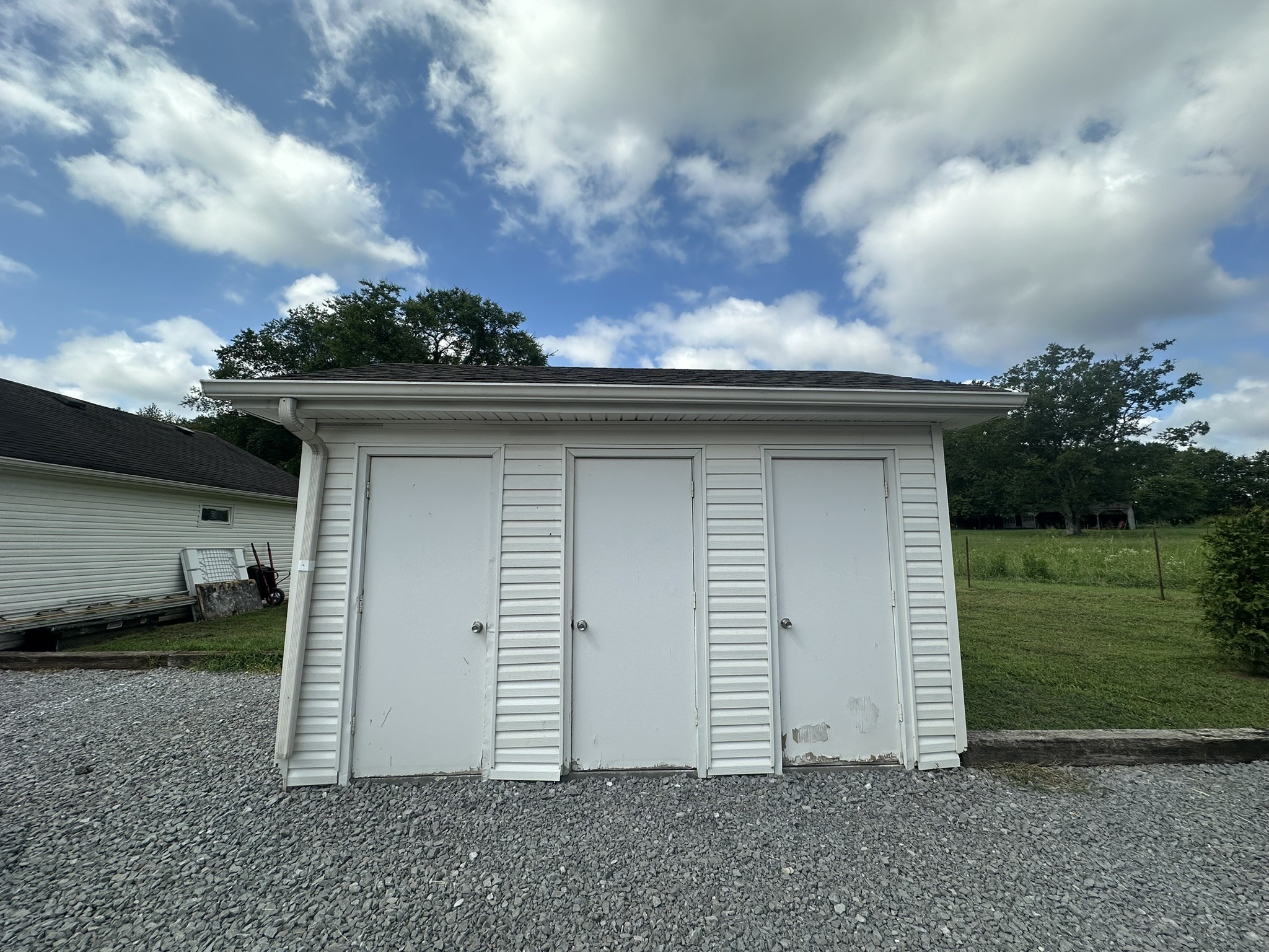 2053 W Jefferson Pike