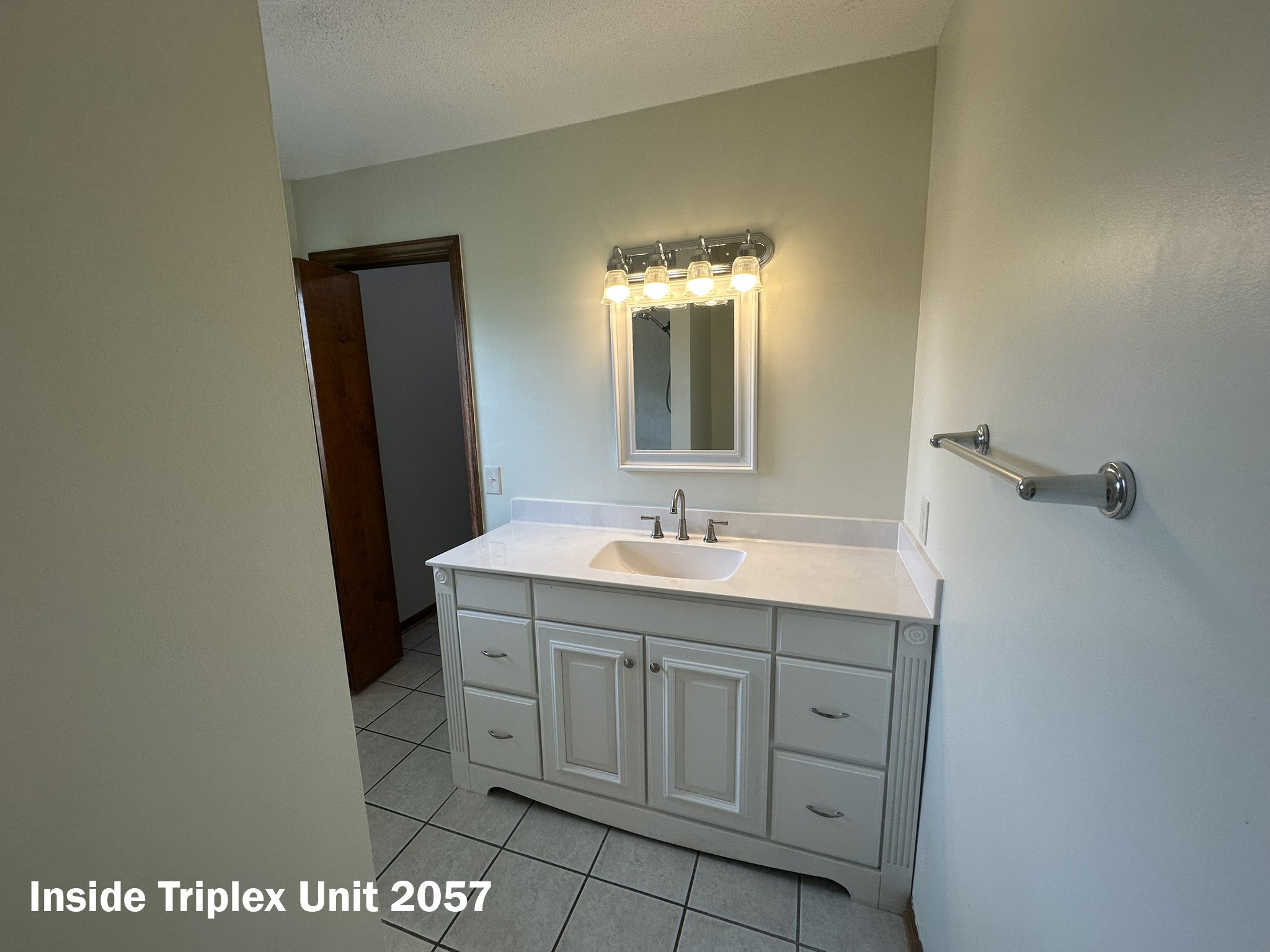 2053 W Jefferson Pike