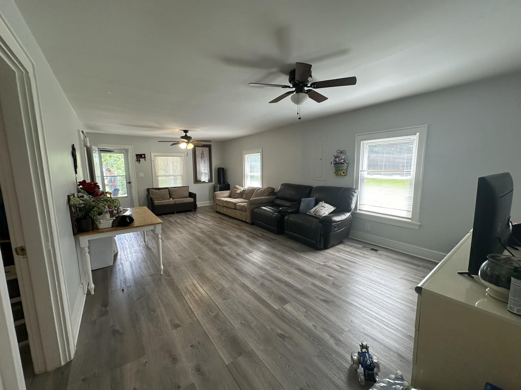 1851 W Jefferson Pike