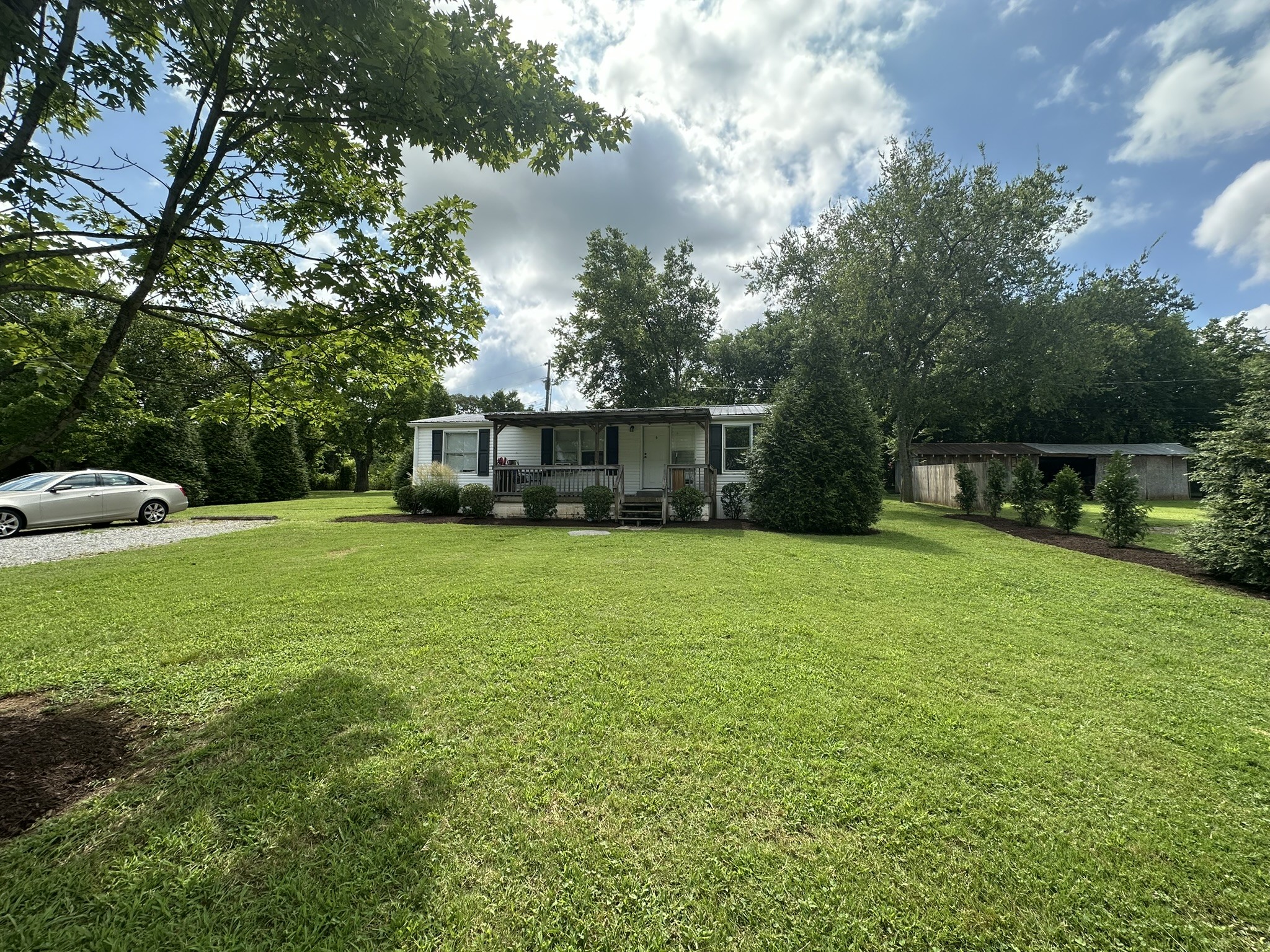 1851 W Jefferson Pike