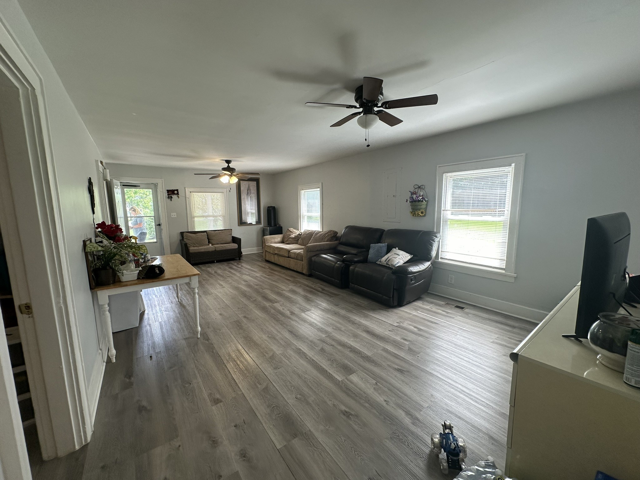 1851 W Jefferson Pike