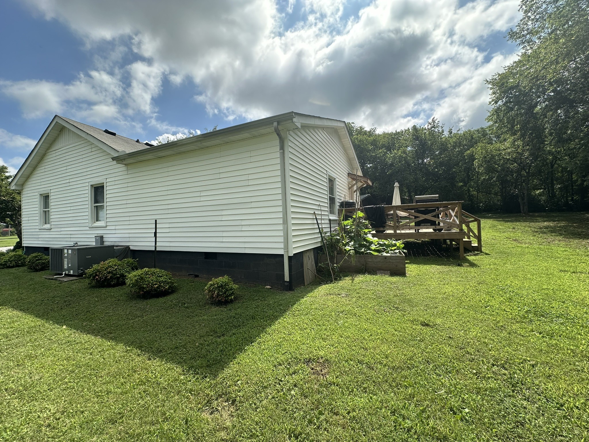 1851 W Jefferson Pike
