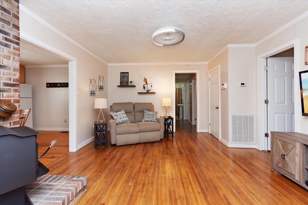 1570 Wolf Creek Rd