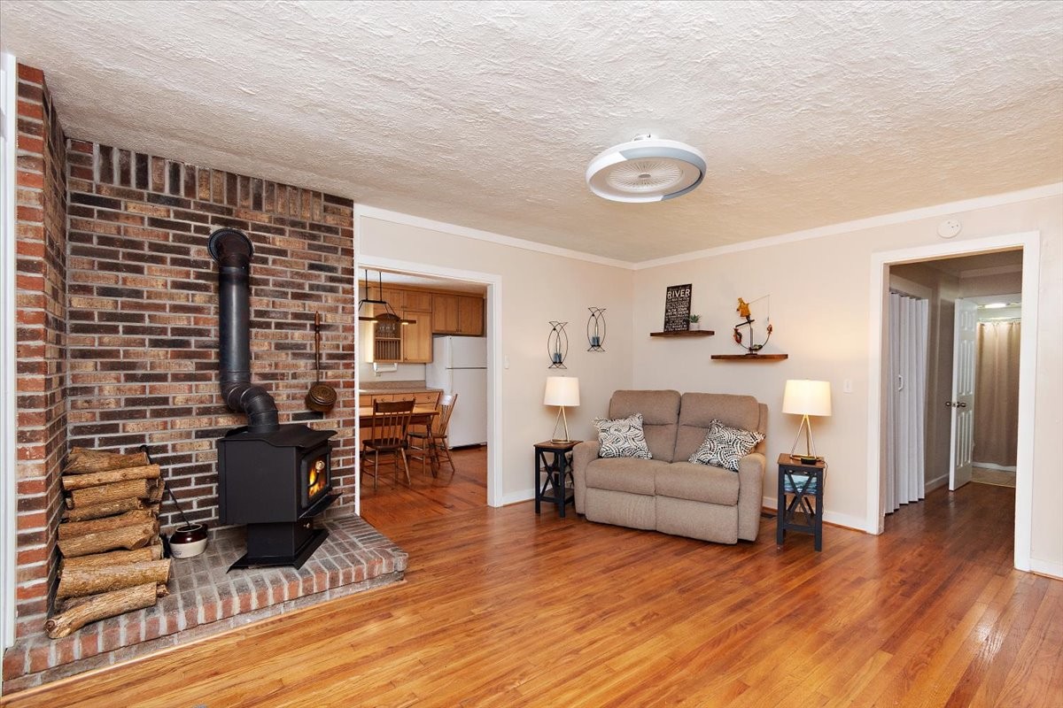 1570 Wolf Creek Rd
