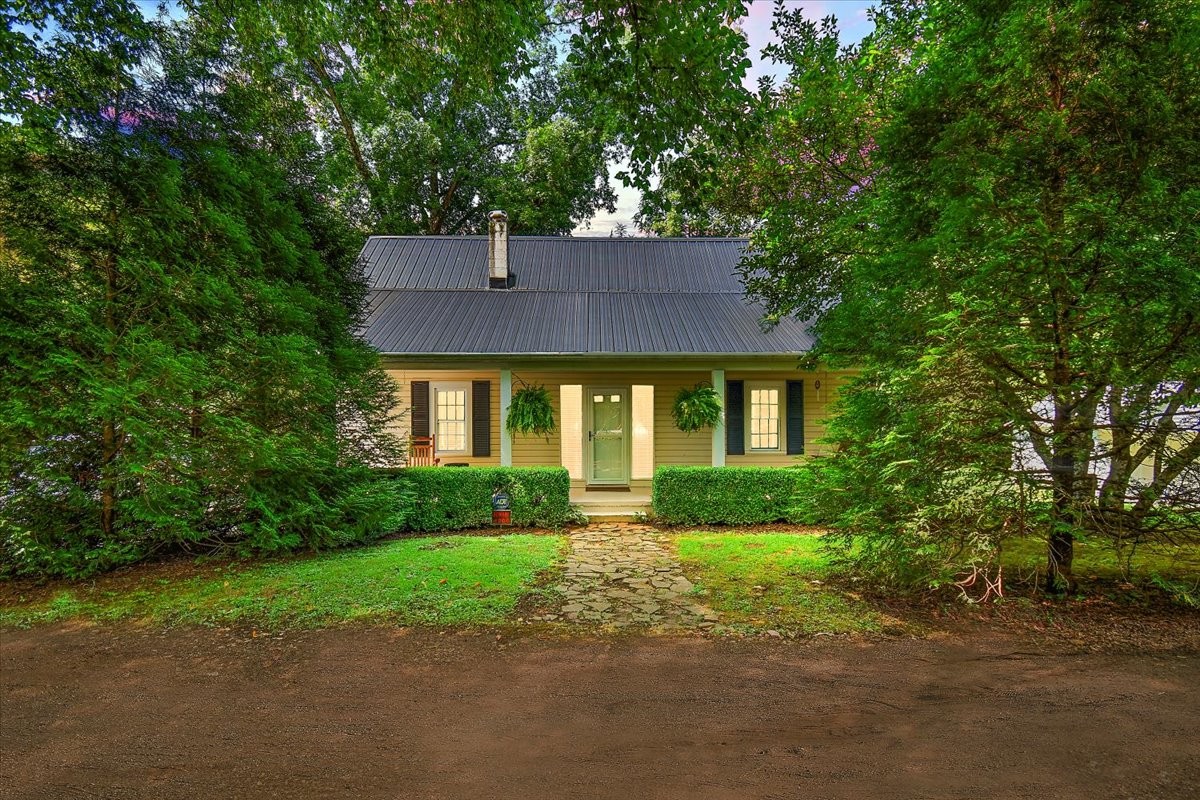 1570 Wolf Creek Rd