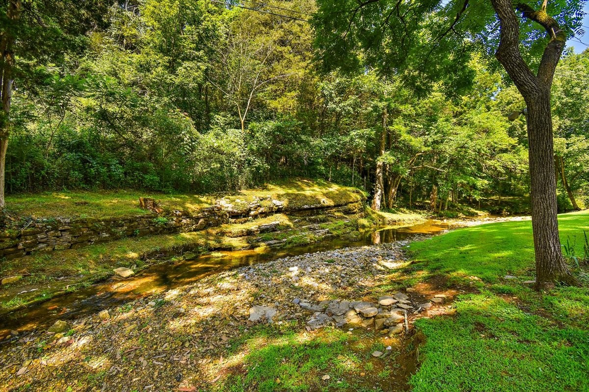 1570 Wolf Creek Rd