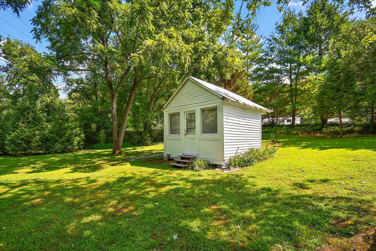 1570 Wolf Creek Rd