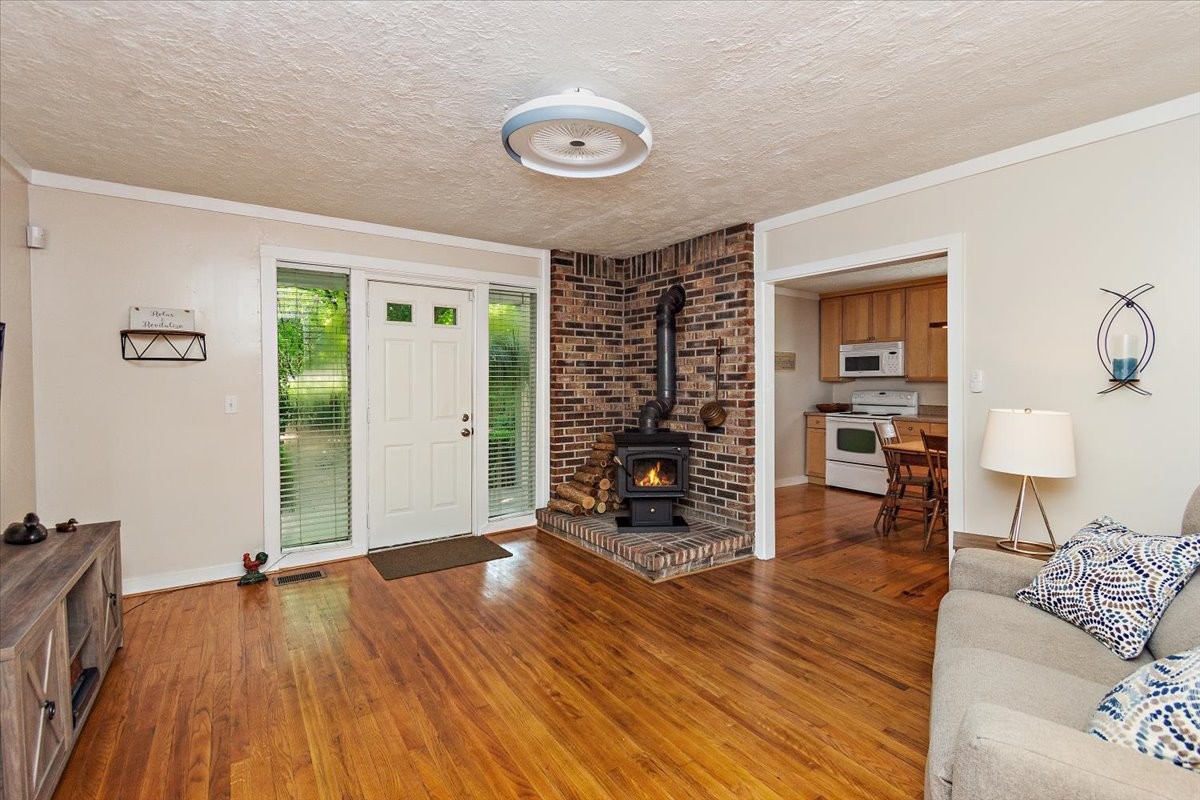 1570 Wolf Creek Rd