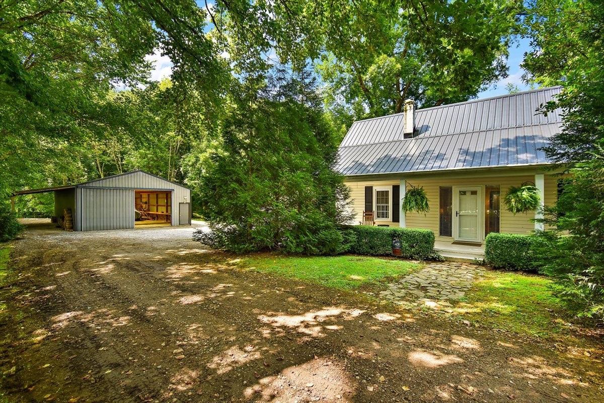 1570 Wolf Creek Rd