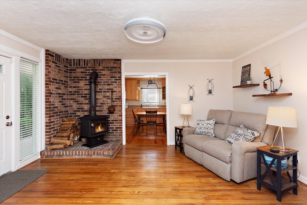 1570 Wolf Creek Rd