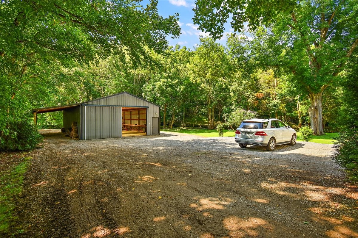 1570 Wolf Creek Rd